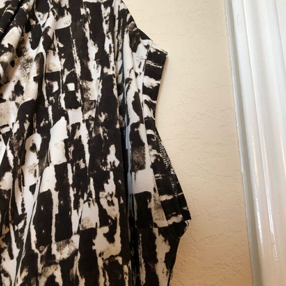 Kenneth Cole scoop neck size med blouse - Picture 4 of 7